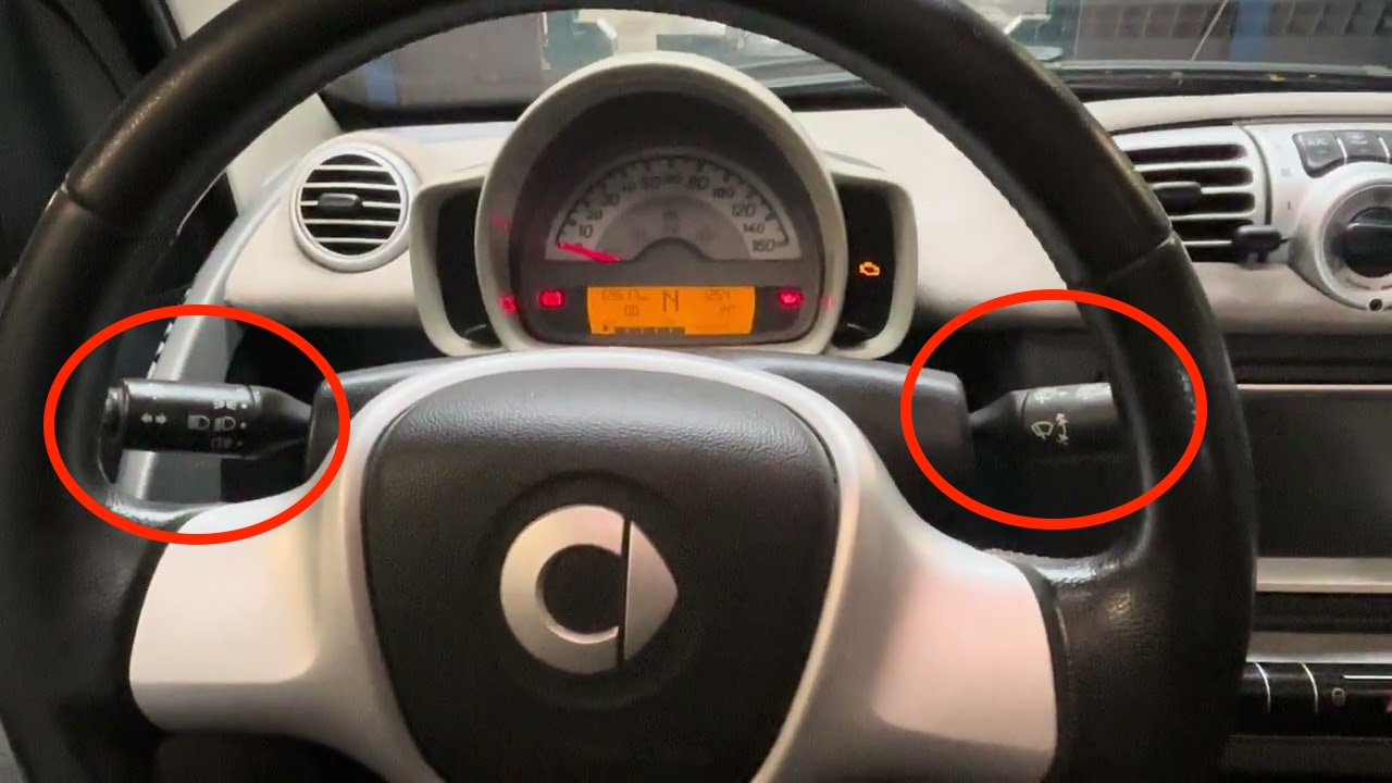 Bajuszkapcsolók (lámpa, irányjelző és ablaktörlő kapcsoló) eltávolítása smart fortwo 451 útmutató Bajuszkapcsolók (lámpa, irányjelző és ablaktörlő kapcsoló) eltávolítása smart fortwo 451 útmutató
