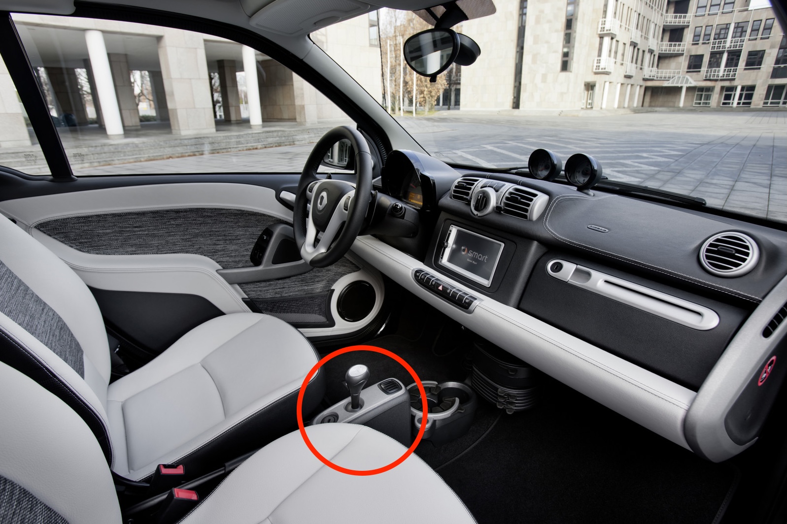 Váltókulissza burkolat eltávolítása smart fortwo 451 Váltókulissza burkolat eltávolítása smart fortwo 451